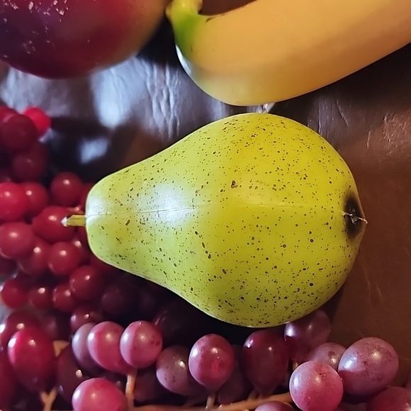 VINTAGE  FAUX 🍇 GRAPES & PLASTIC  FRUIT 😋 - Picture 3 of 7